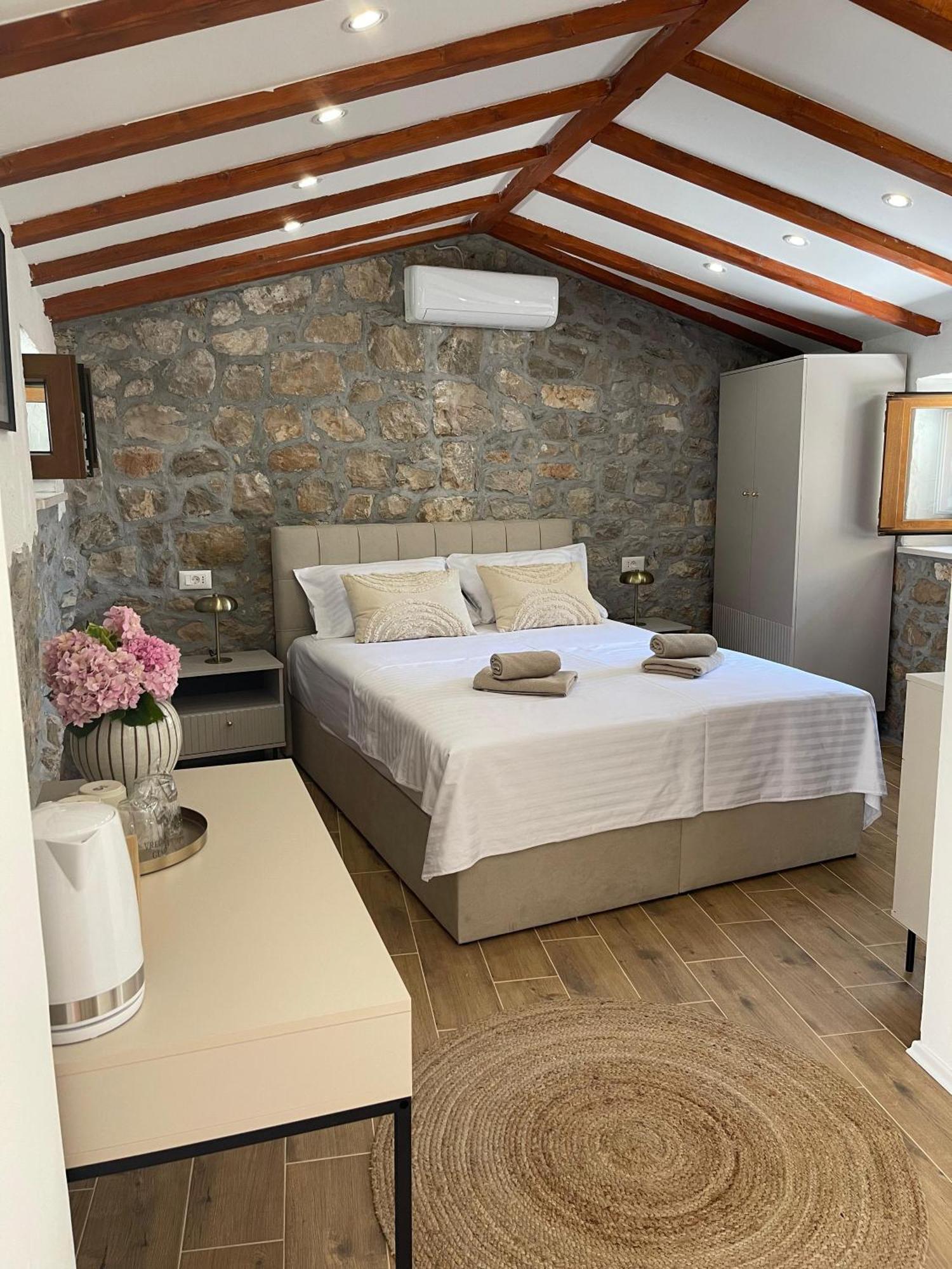 Monte Cristo Wines & Rooms Kuna Pelješka Eksteriør bilde